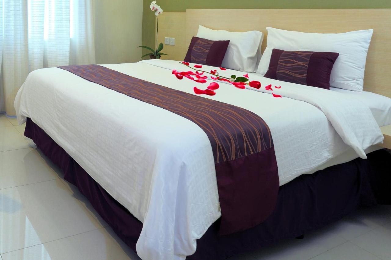 Lombok Plaza Hotel And Convention Матарам Номер фото