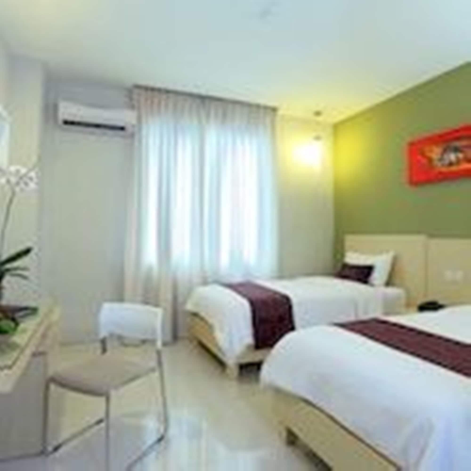 Lombok Plaza Hotel And Convention Матарам Экстерьер фото