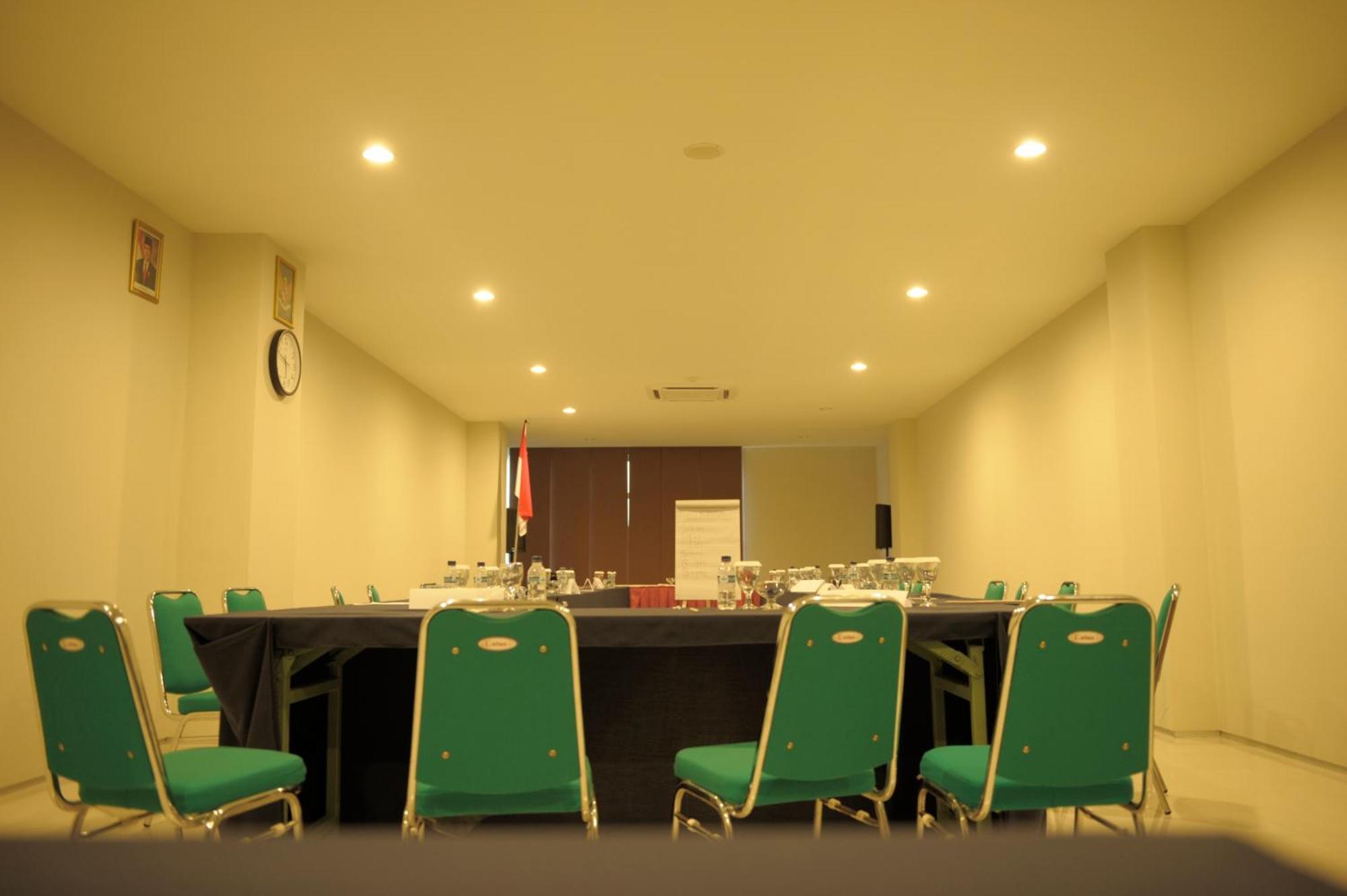Lombok Plaza Hotel And Convention Матарам Экстерьер фото