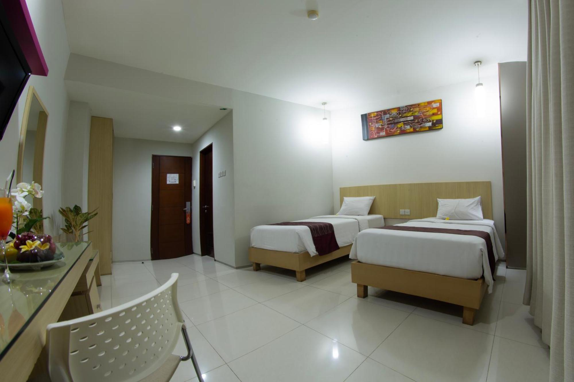 Lombok Plaza Hotel And Convention Матарам Экстерьер фото