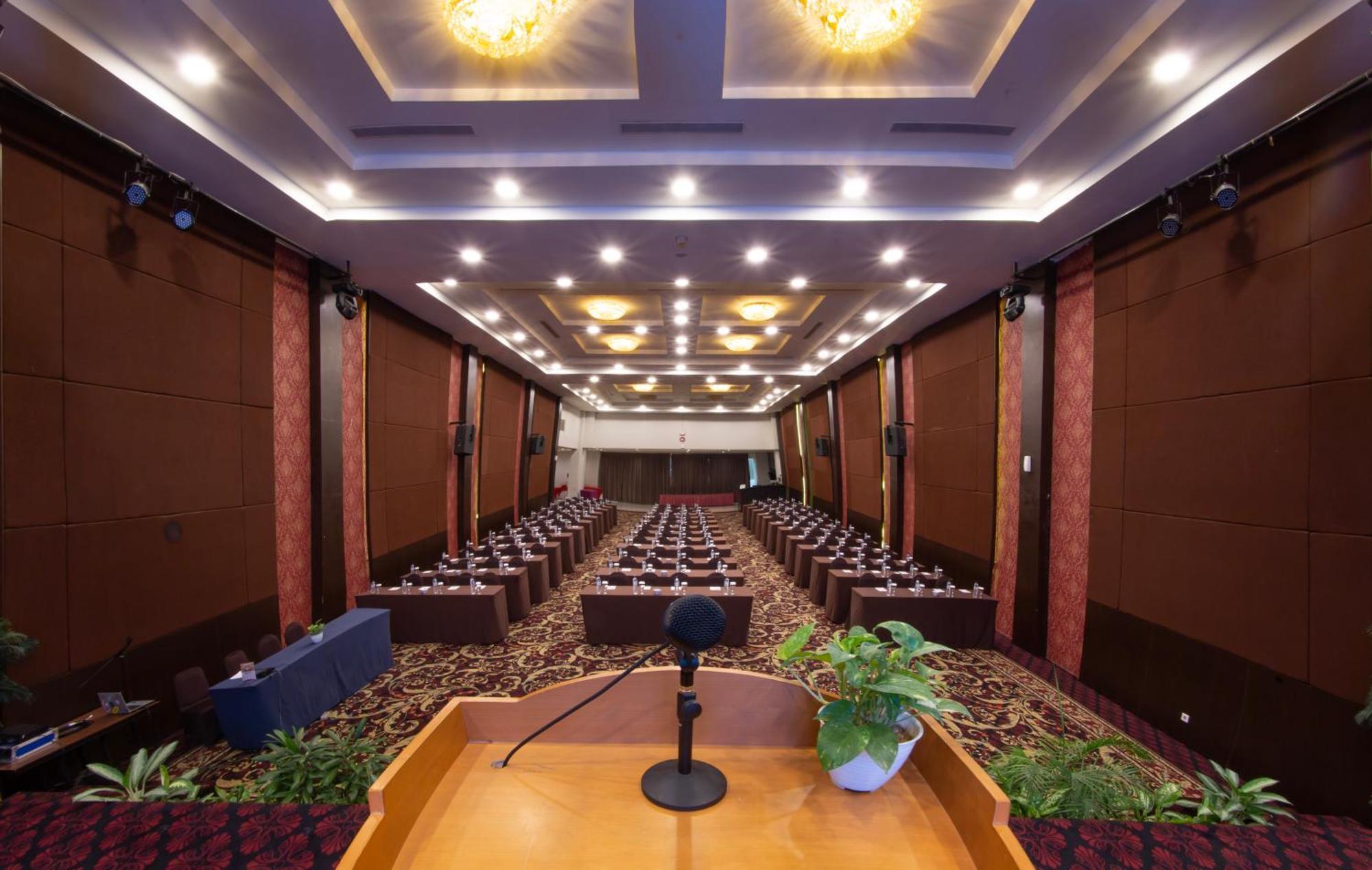 Lombok Plaza Hotel And Convention Матарам Экстерьер фото